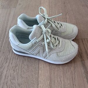 New Balance 574 | Mineral Green | Size 8 | Never Worn